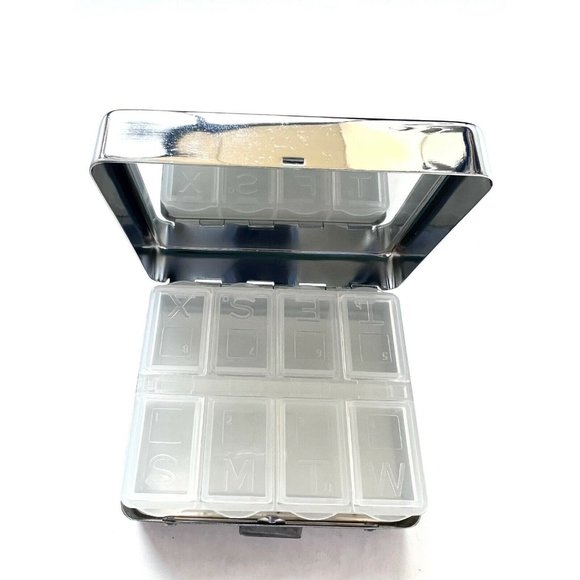 7 plus1 days Metal Pill Box/Pill Organizer with cute design and a compact mirror - Picture 2 of 4